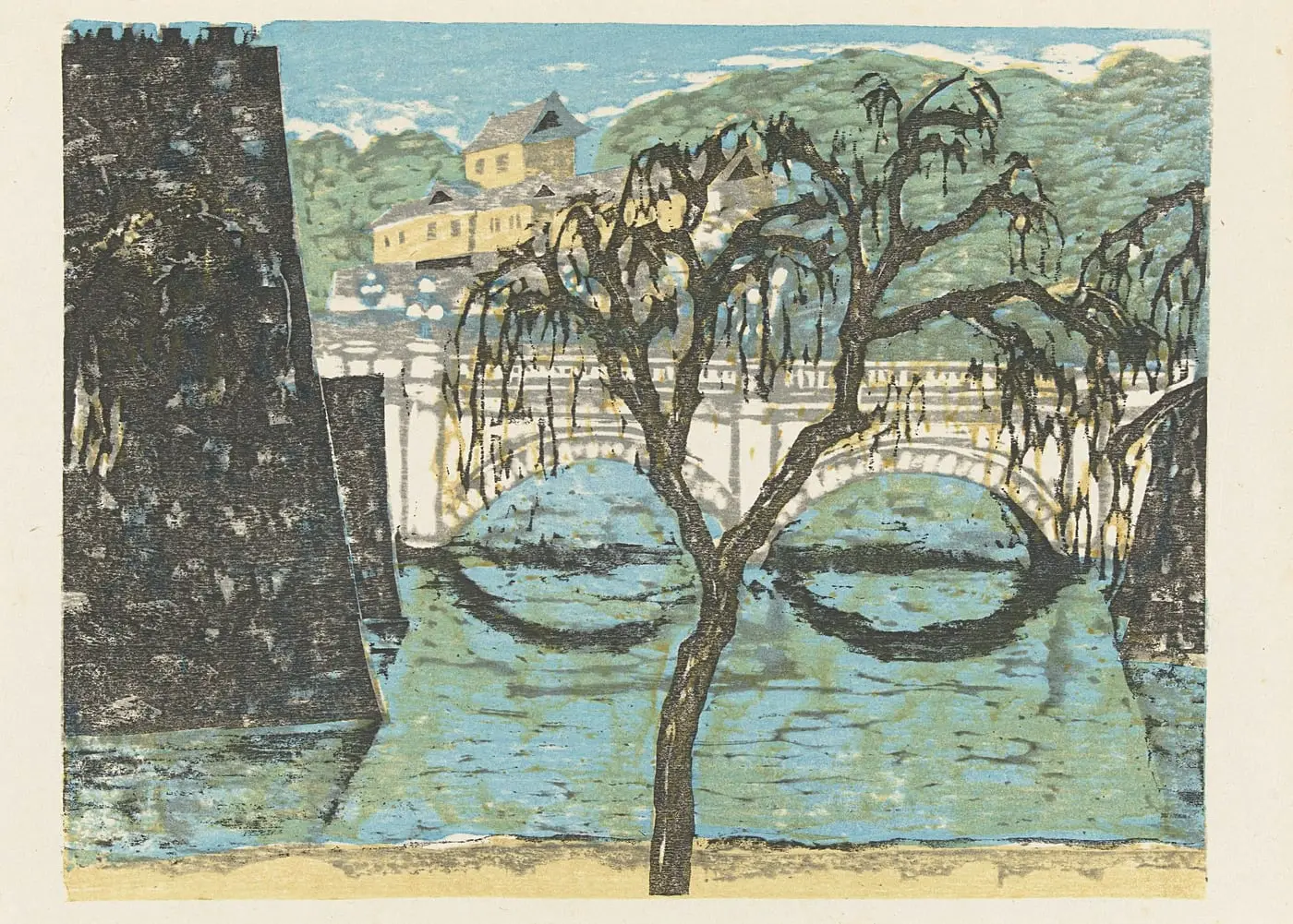 二重橋と堀、枝を垂れる柳を描いた木版画